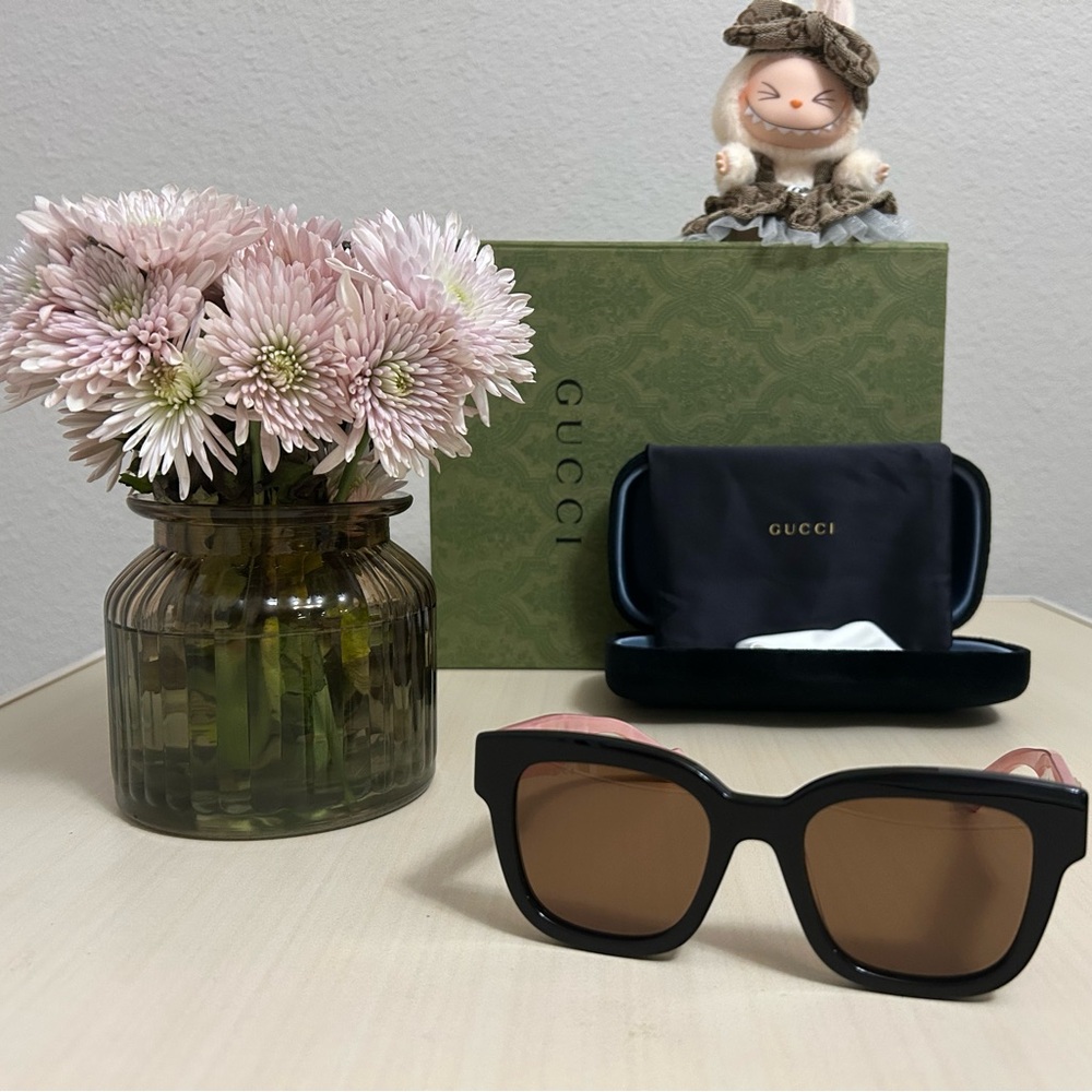 Gucci Black/Pink Sunglasses